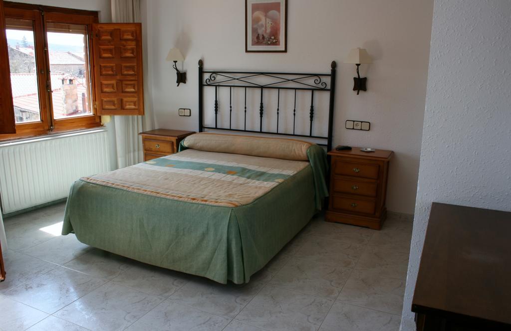 Hostal Visontium Vinuesa Buitenkant foto